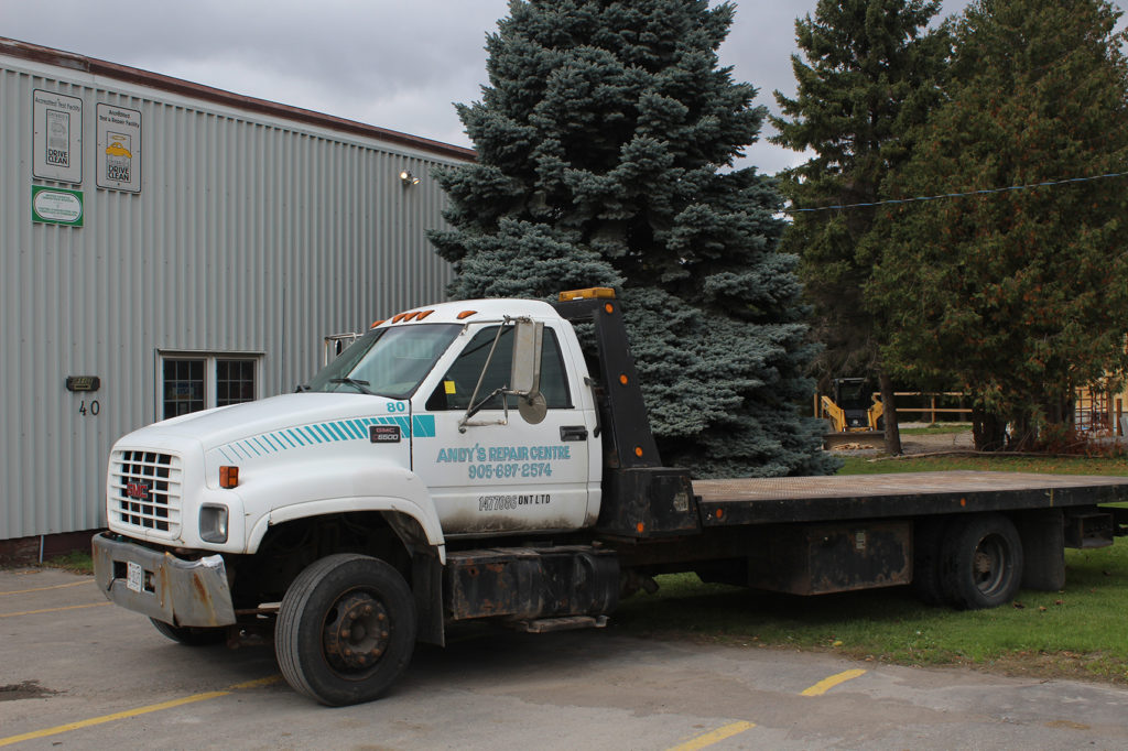 A picture of our Flatbed Tow truck.